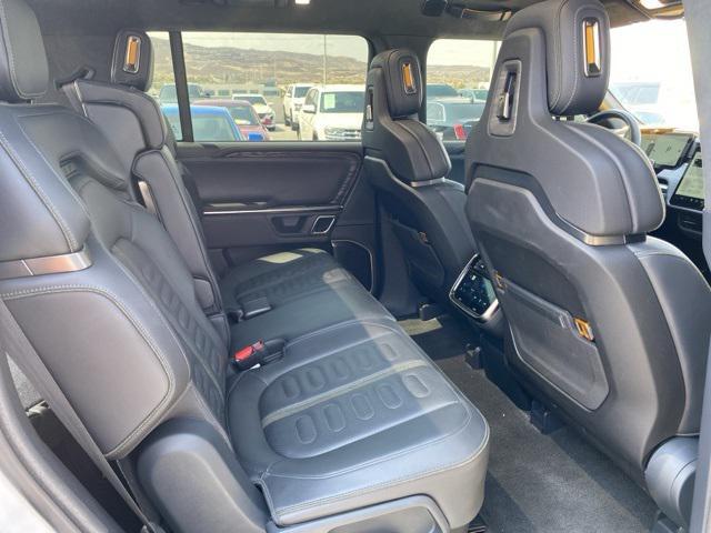 Photo of 2022 Glacier White Rivian R1S