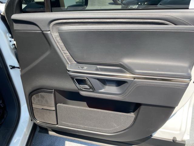 Photo of 2022 Glacier White Rivian R1S