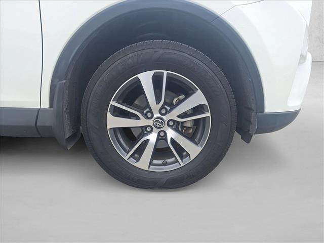 Photo of 2018 Super White Toyota RAV4