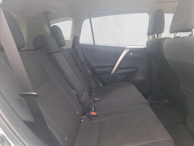 Photo of 2018 Super White Toyota RAV4