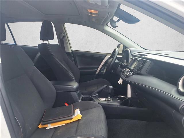 Photo of 2018 Super White Toyota RAV4