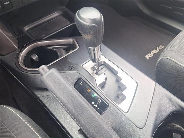Photo of 2018 Super White Toyota RAV4