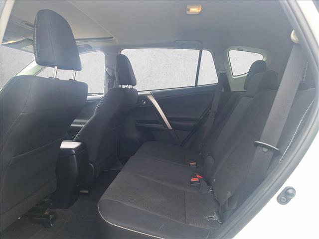 Photo of 2018 Super White Toyota RAV4