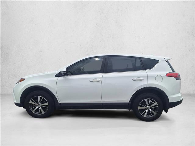 Photo of 2018 Super White Toyota RAV4
