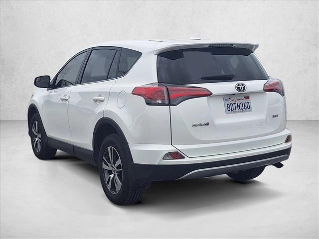 Photo of 2018 Super White Toyota RAV4