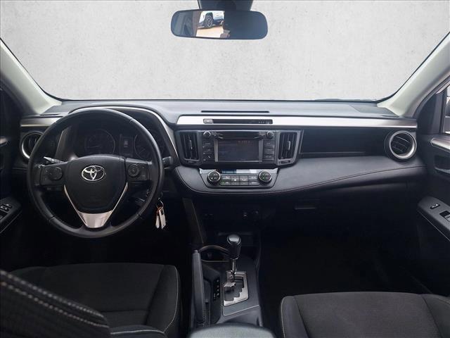 Photo of 2018 Super White Toyota RAV4