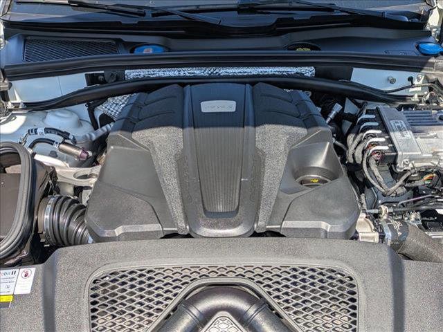 Photo of 2022 White Porsche Macan