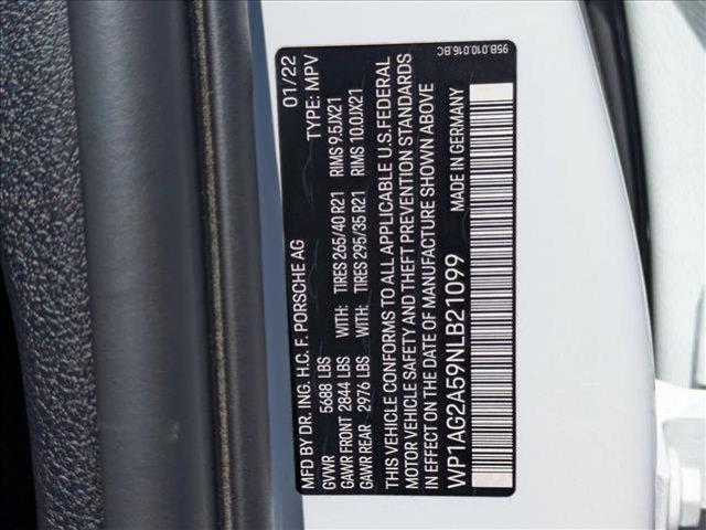Photo of 2022 White Porsche Macan