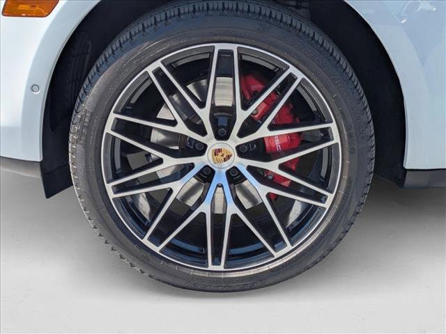 Photo of 2022 White Porsche Macan