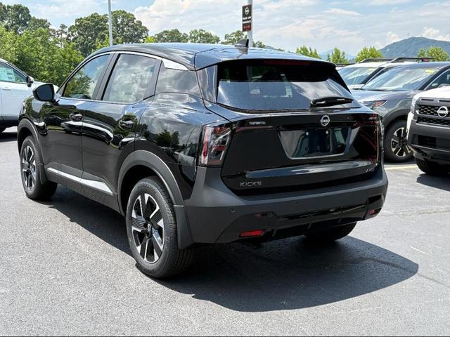 Photo of 2025 Super Black Nissan Kicks