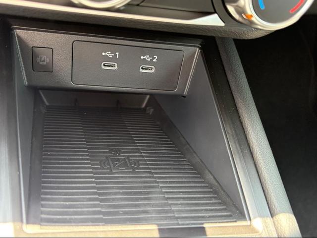 Photo of 2025 Super Black Nissan Kicks