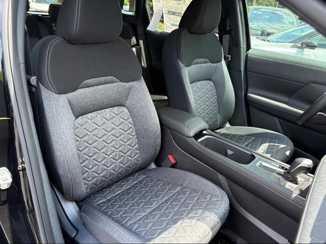 Photo of 2025 Super Black Nissan Kicks