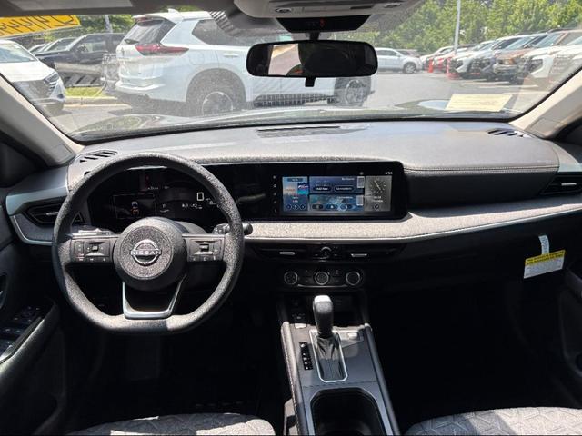 Photo of 2025 Super Black Nissan Kicks