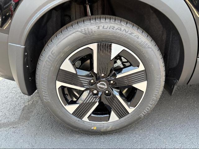 Photo of 2025 Super Black Nissan Kicks