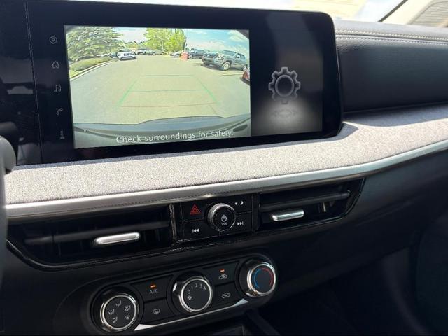 Photo of 2025 Super Black Nissan Kicks