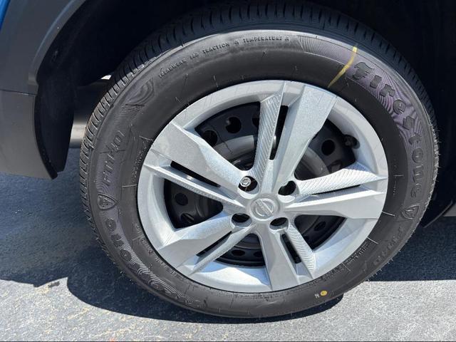 Photo of 2025 Electric Blue Metallic Nissan Kicks