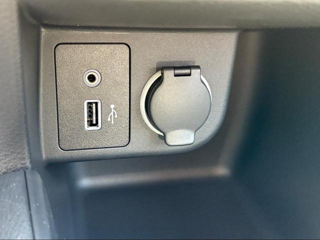 Photo of 2025 Electric Blue Metallic Nissan Kicks