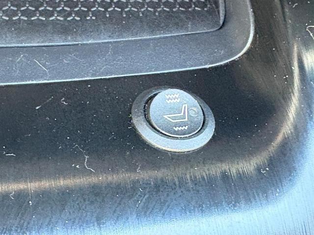 Photo of 2022 Glacier White Nissan Rogue