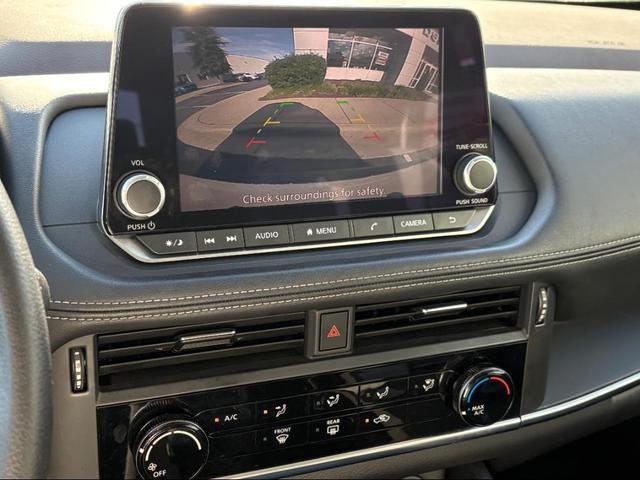 Photo of 2022 Glacier White Nissan Rogue