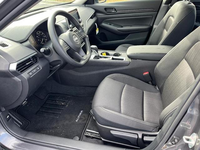 Photo of 2025 Gun Metallic Nissan Altima