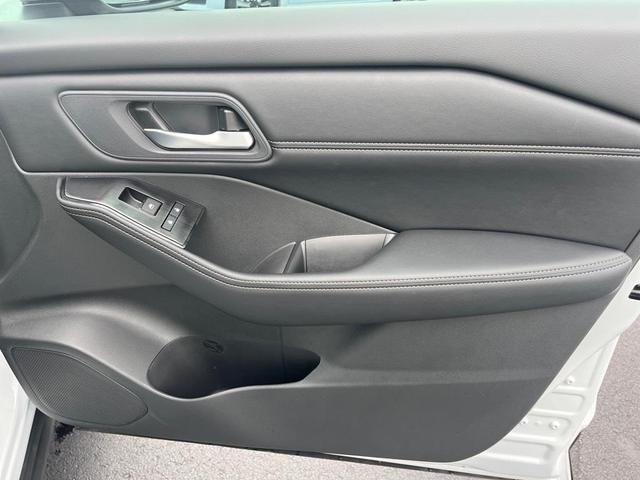 Photo of 2025 Everest White Pearl Nissan Rogue