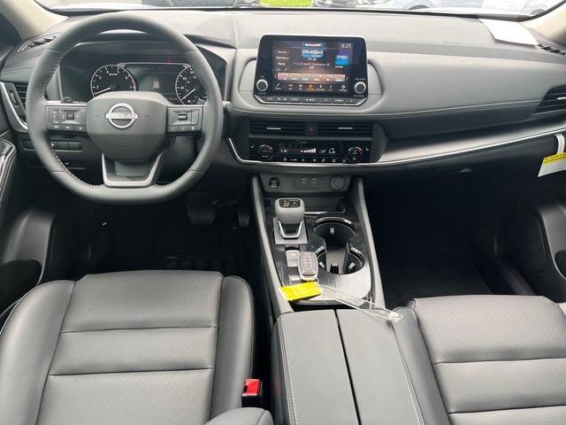 Photo of 2025 Everest White Pearl Nissan Rogue
