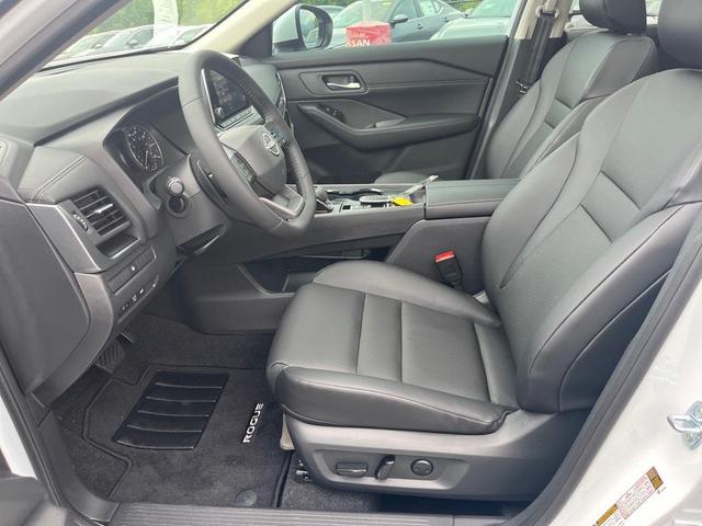 Photo of 2025 Everest White Pearl Nissan Rogue