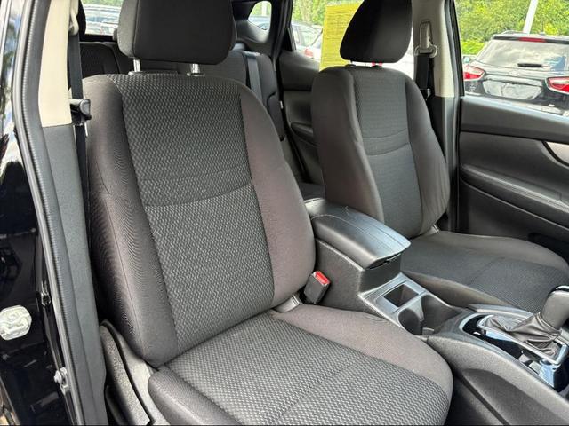 Photo of 2020 Magnetic Black Pearl Nissan Rogue Sport