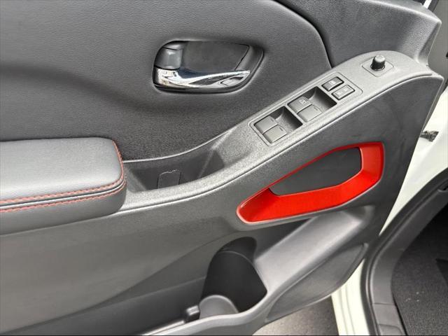 Photo of 2025 Glacier White Nissan Frontier