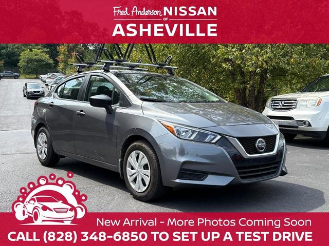 Photo of 2022 Gun Metallic Nissan Versa