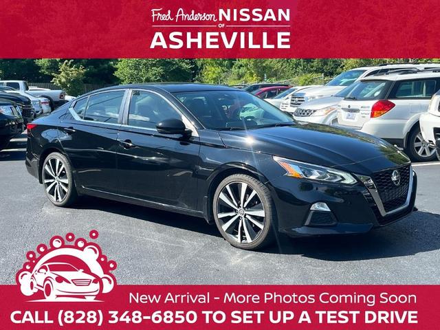 Photo of 2020 Super Black Nissan Altima