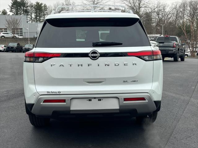 Photo of 2025 Everest White Pearl Tricoat Nissan Pathfinder