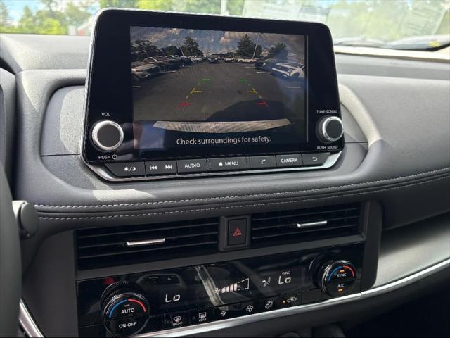Photo of 2025 Deep Ocean Blue Pearl Nissan Rogue