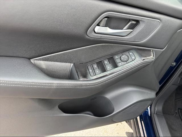 Photo of 2025 Deep Ocean Blue Pearl Nissan Rogue