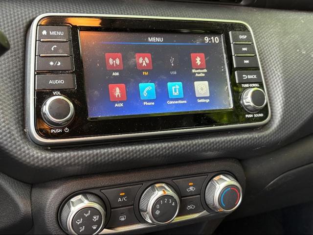 Photo of 2024 Gun Metallic Nissan Kicks
