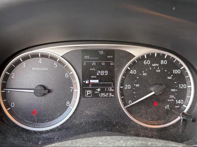Photo of 2024 Gun Metallic Nissan Kicks