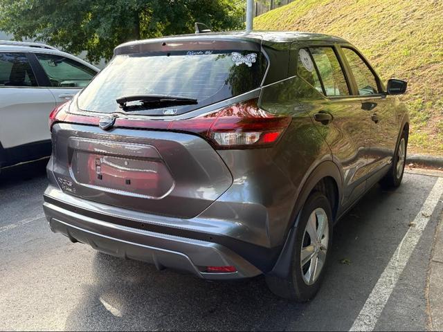 Photo of 2024 Gun Metallic Nissan Kicks