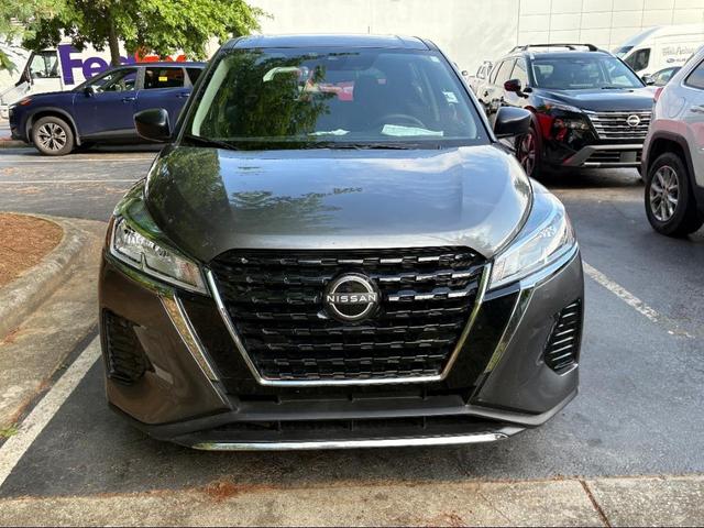 Photo of 2024 Gun Metallic Nissan Kicks