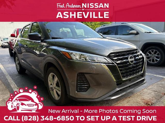 Photo of 2024 Gun Metallic Nissan Kicks
