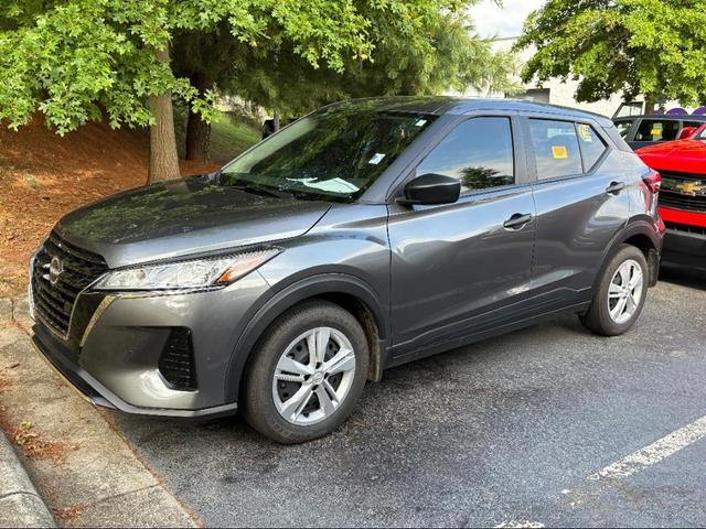 Photo of 2024 Gun Metallic Nissan Kicks