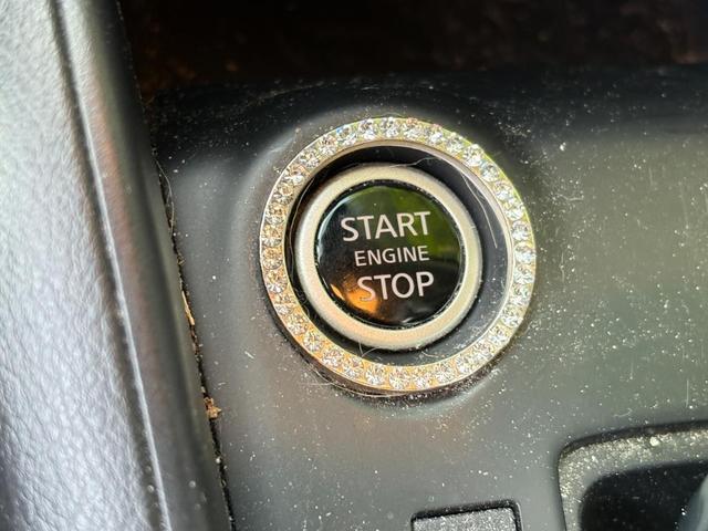 Photo of 2024 Gun Metallic Nissan Kicks