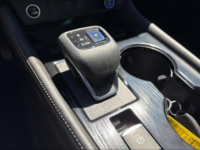 Photo of 2022 Super Black Nissan Rogue