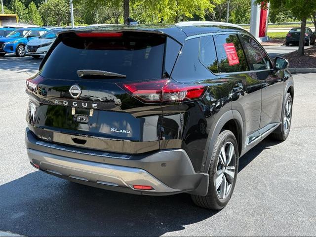 Photo of 2022 Super Black Nissan Rogue