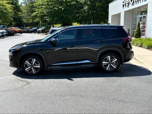 Photo of 2022 Super Black Nissan Rogue
