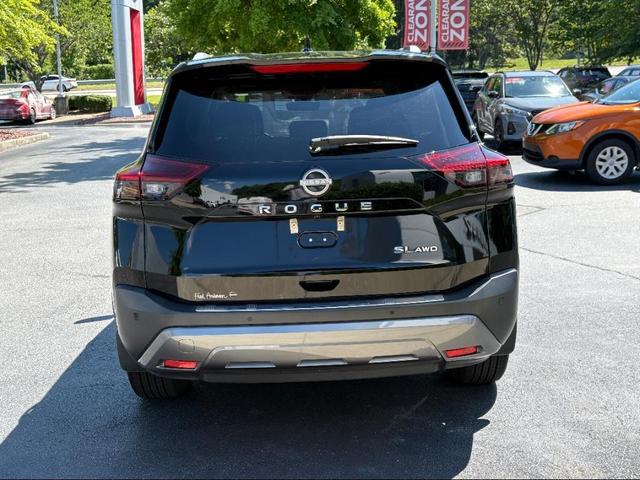Photo of 2022 Super Black Nissan Rogue