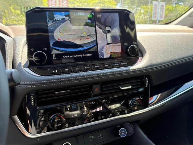 Photo of 2022 Super Black Nissan Rogue