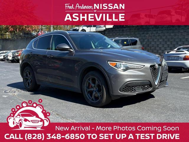 Photo of 2018 Vesuvio Gray Metallic Alfa Romeo Stelvio