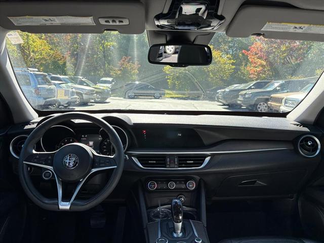 Photo of 2018 Vesuvio Gray Metallic Alfa Romeo Stelvio