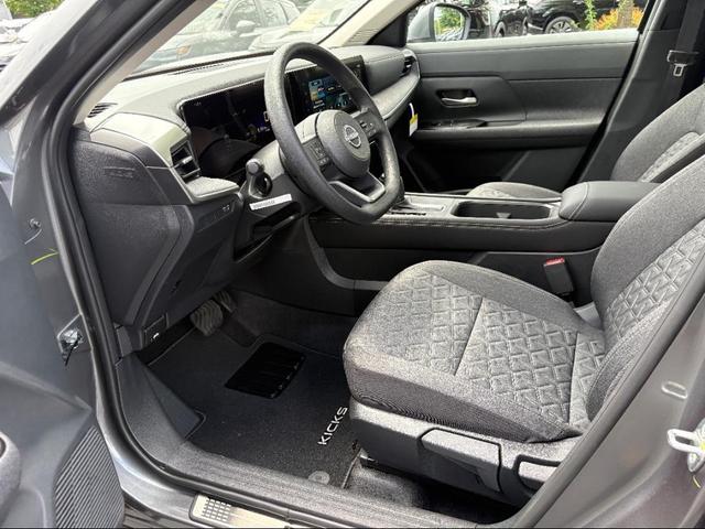 Photo of 2025 Gun Metallic Nissan Kicks