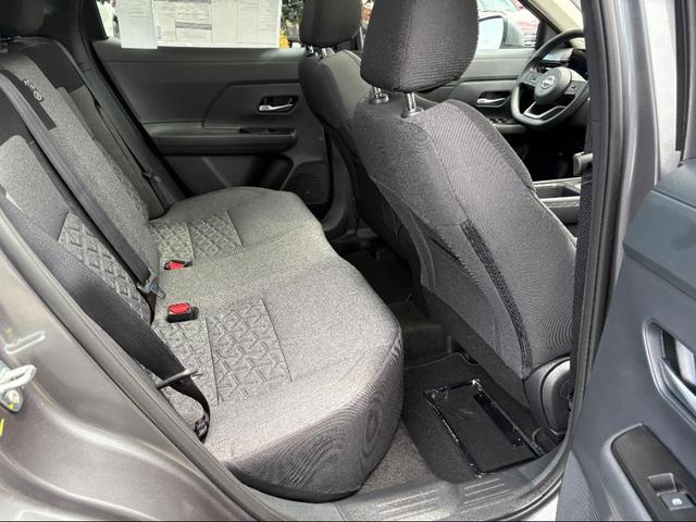 Photo of 2025 Gun Metallic Nissan Kicks